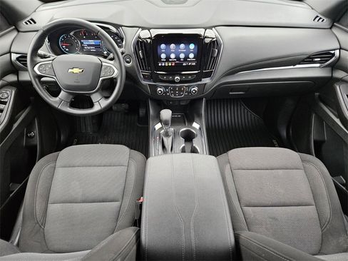 Used 2023 Chevrolet Traverse LT image 12