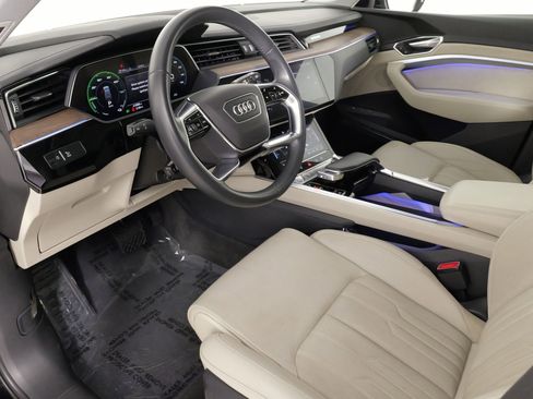 Used 2019 Audi e-tron Prestige w/ Prestige Package image 28