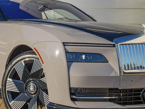 New 2026 Rolls-Royce Spectre image 3