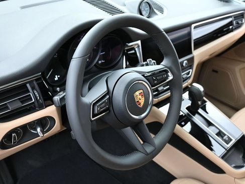 Certified 2026 Porsche Macan AWD/4WD image 17