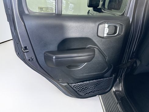 Used 2021 Jeep Gladiator Sport AWD/4WD image 24