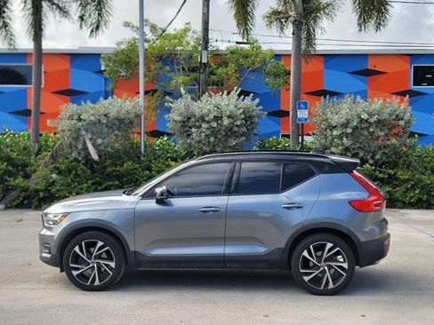 Used 2019 Volvo XC40 T5 R-Design image 9