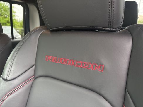 Used 2025 Jeep Gladiator Rubicon w/ Convenience Group image 17