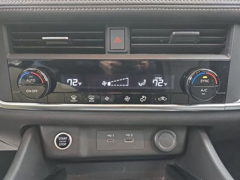 Used 2023 Nissan Rogue SV image 34