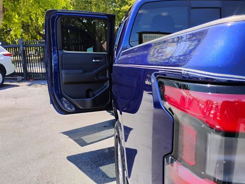Used 2023 Nissan Frontier SV w/ SV Convenience Package RWD image 39