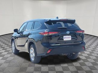 Used 2024 Toyota Highlander LE AWD/4WD video 3