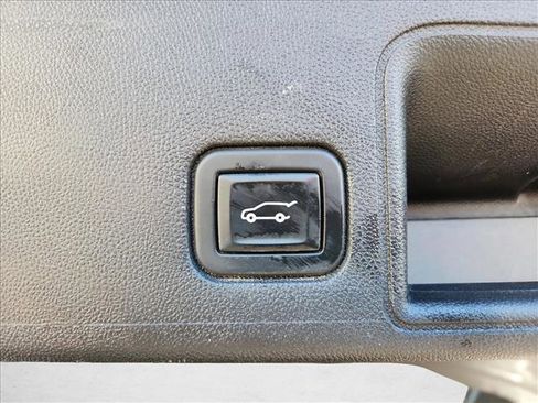 Used 2021 GMC Terrain SLT w/ LPO, Dark Accent Package image 12