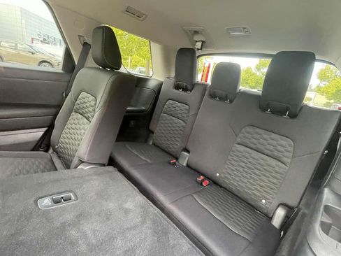 Used 2024 Nissan Pathfinder S image 11