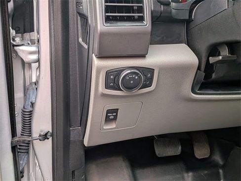 Used 2018 Ford F150 XLT image 15