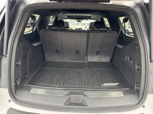 Used 2024 Chevrolet Suburban High Country image 35