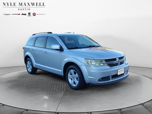 Used 2011 Dodge Journey Mainstreet w/ Flexible Seating Group image 2