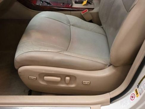 Used 2012 Toyota Avalon Limited image 3