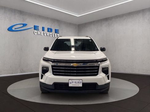 Used 2025 Chevrolet Traverse LT AWD/4WD image 9