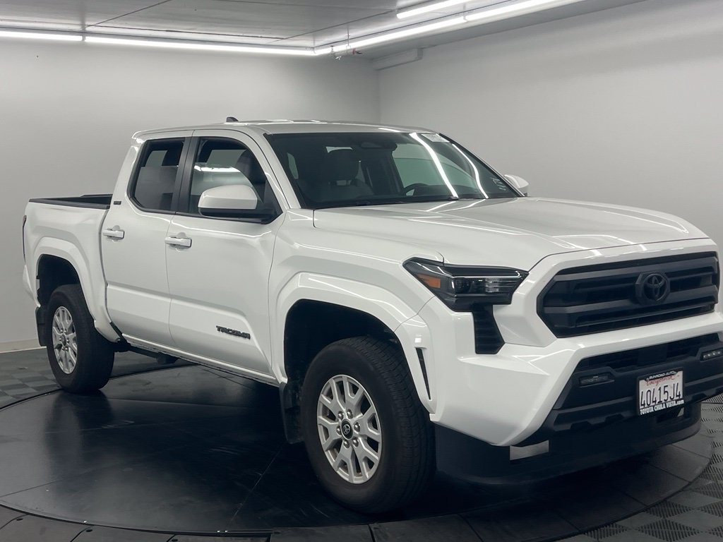 Used 2025 Toyota Tacoma SR5 AWD/4WD image 3