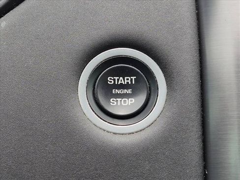 Used 2020 Land Rover Discovery Landmark AWD/4WD image 15