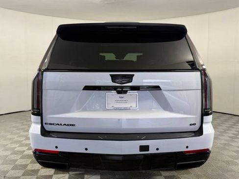 Used 2026 Cadillac Escalade Platinum Luxury AWD/4WD image 9