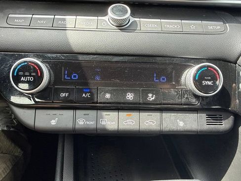 Used 2023 Hyundai Elantra Limited FWD image 28