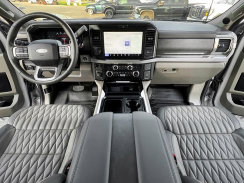 Used 2025 Ford F450 Platinum w/ Platinum Plus Package image 4