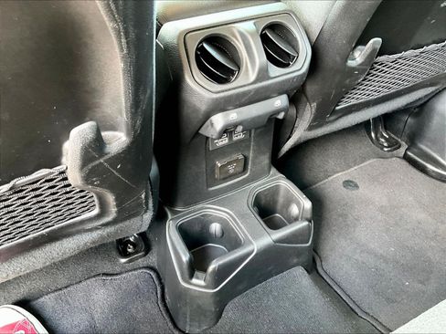 Used 2024 Jeep Wrangler Unlimited Rubicon AWD/4WD image 10