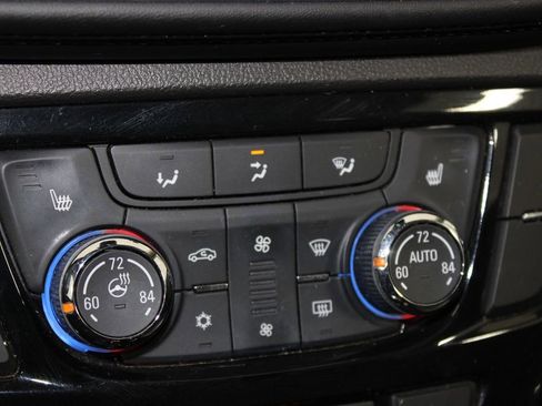 Used 2019 Buick Encore Essence image 31