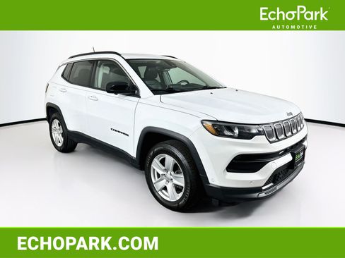 Used 2022 Jeep Compass Latitude w/ Sun and Sound Group AWD/4WD image 1