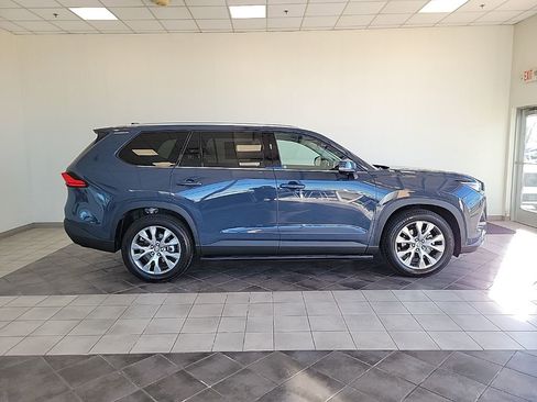 Used 2024 Toyota Grand Highlander Limited image 5