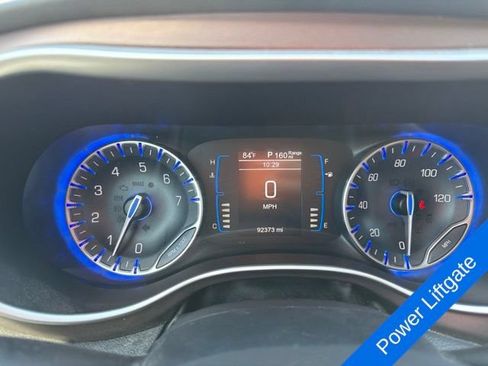 Used 2017 Chrysler Pacifica Touring-L w/ Tire & Wheel Group FWD image 10