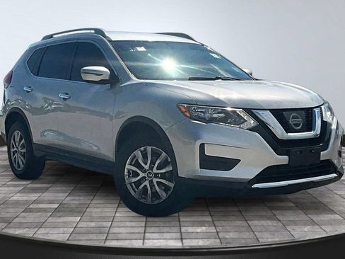 Used 2017 Nissan Rogue SV AWD/4WD image 3