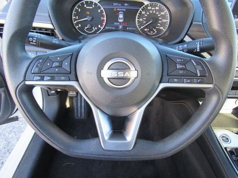Used 2023 Nissan Altima 2.5 SV image 15