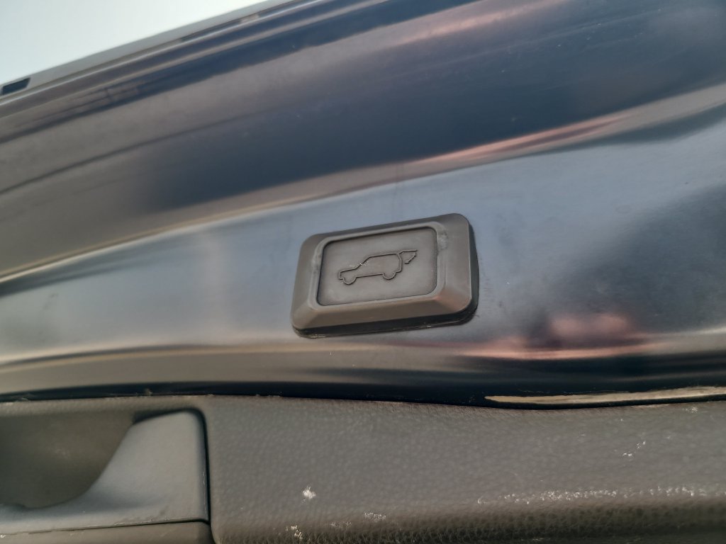 Used 2021 Toyota RAV4 XLE Premium FWD image 28