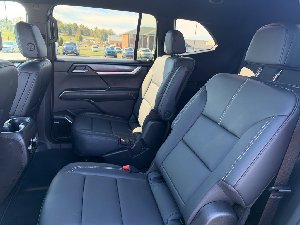 Used 2026 GMC Acadia Elevation w/ Elevation Premium Package FWD image 14
