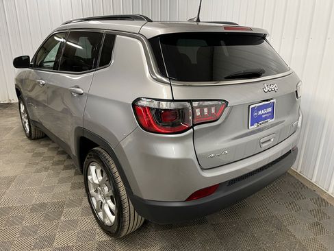 Used 2022 Jeep Compass Latitude AWD/4WD image 5