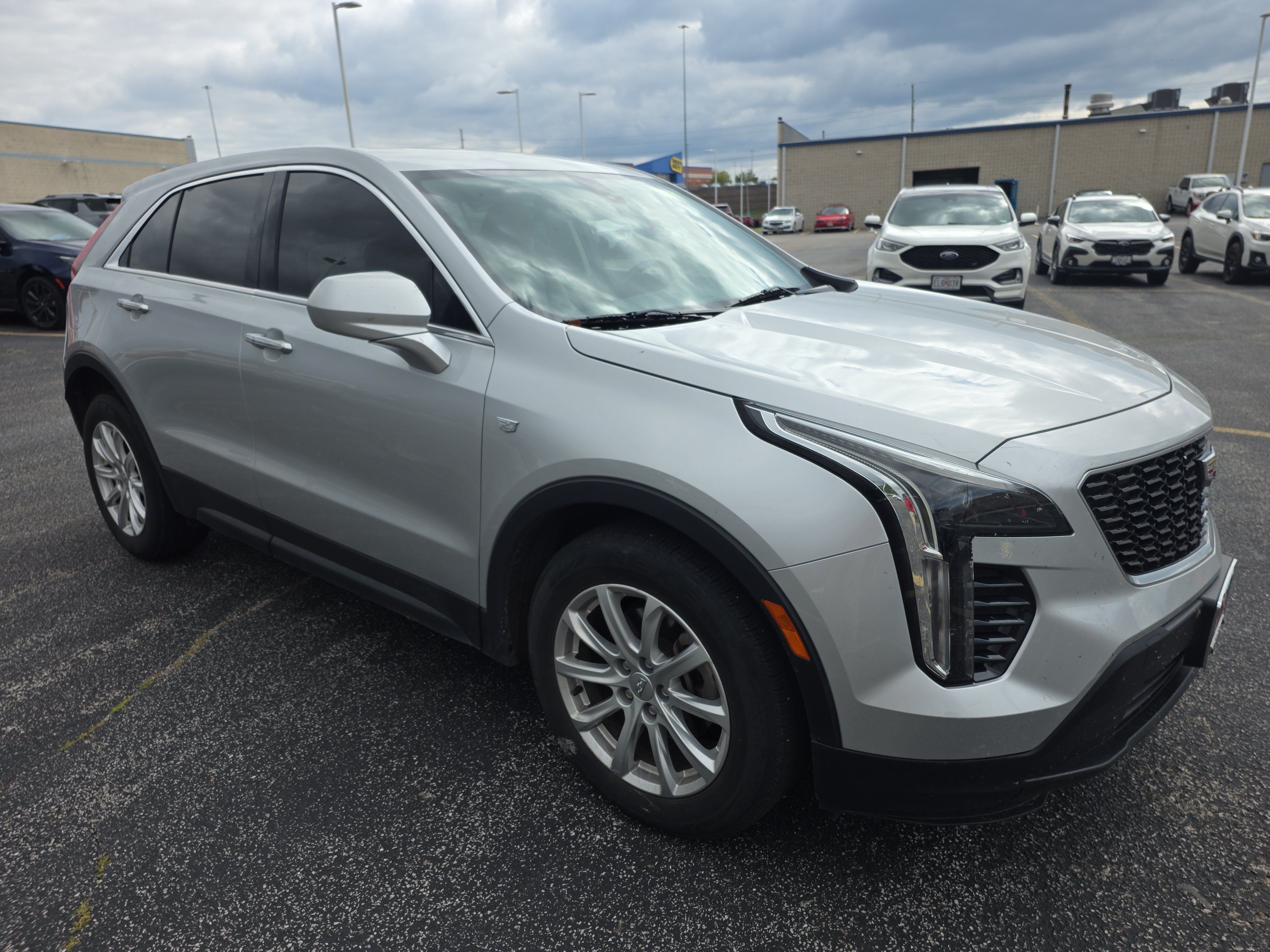 Used 2019 Cadillac XT4 Luxury FWD image 2
