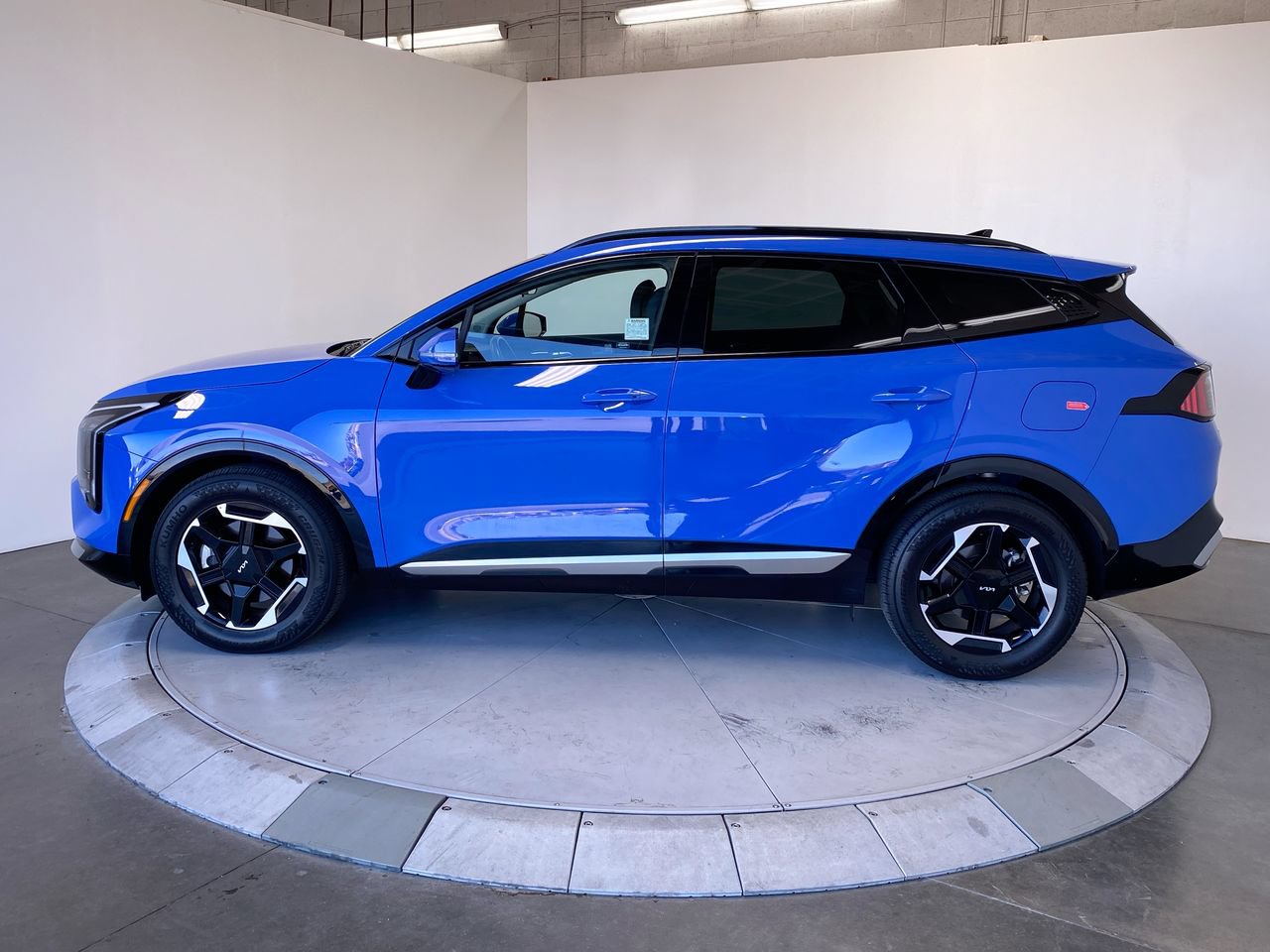 Certified 2026 Kia Sportage SX FWD image 2