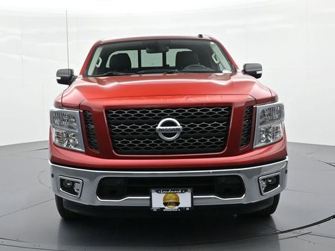Used 2019 Nissan Titan SV w/ SV Convenience Package RWD image 3