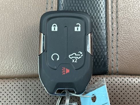 Used 2019 Chevrolet Silverado 1500 High Country w/ Technology Package AWD/4WD image 25