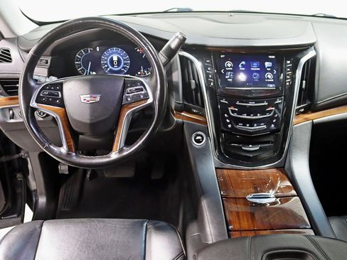Used 2017 Cadillac Escalade ESV Luxury image 15