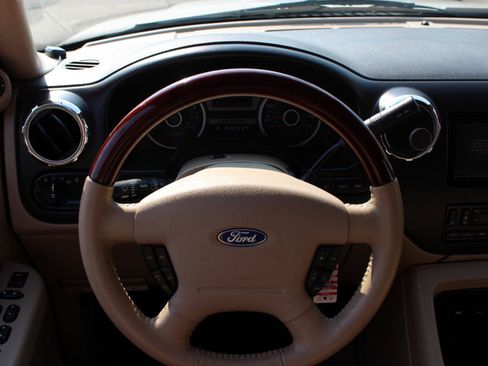Used 2005 Ford Expedition Limited RWD image 8
