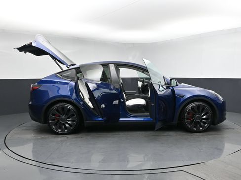 Used 2022 Tesla Model Y Performance AWD/4WD image 28
