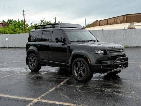 Used 2024 Land Rover Defender 110 V8 AWD/4WD image 2