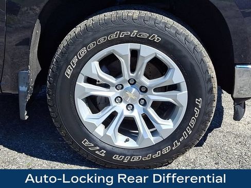 Used 2022 Chevrolet Silverado 1500 LTZ w/ LTZ Convenience Package II AWD/4WD image 28