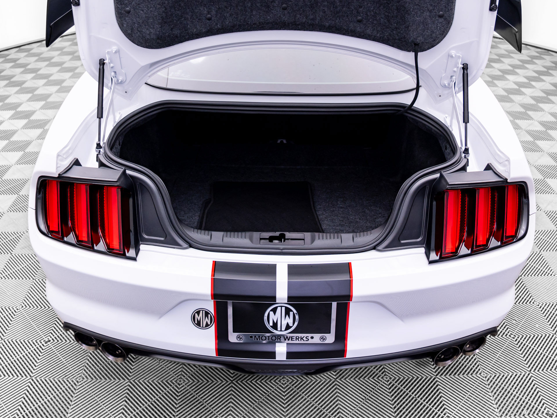 Used 2018 Ford Mustang Shelby GT350R w/ GT350R Equipment Group 920A RWD image 33
