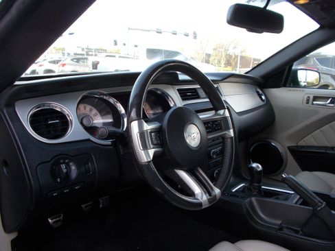 Used 2010 Ford Mustang GT RWD image 11