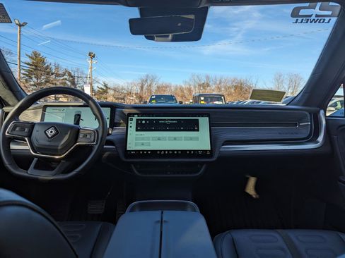 Used 2025 Rivian R1S Adventure image 34