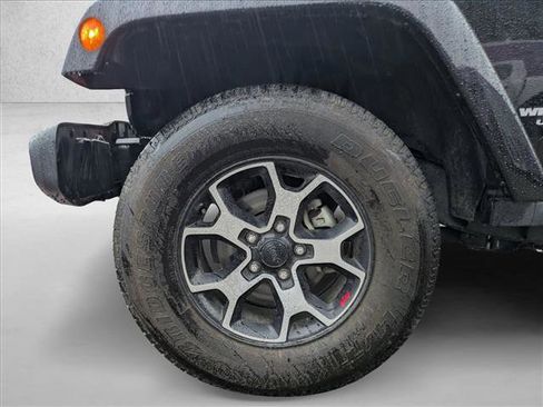 Used 2017 Jeep Wrangler Unlimited Rubicon w/ Connectivity Group AWD/4WD image 17