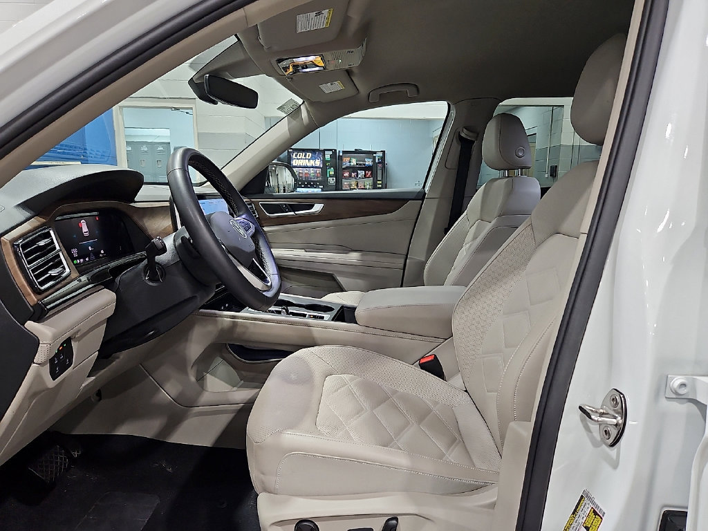 Certified 2025 Volkswagen Atlas SE AWD/4WD image 14