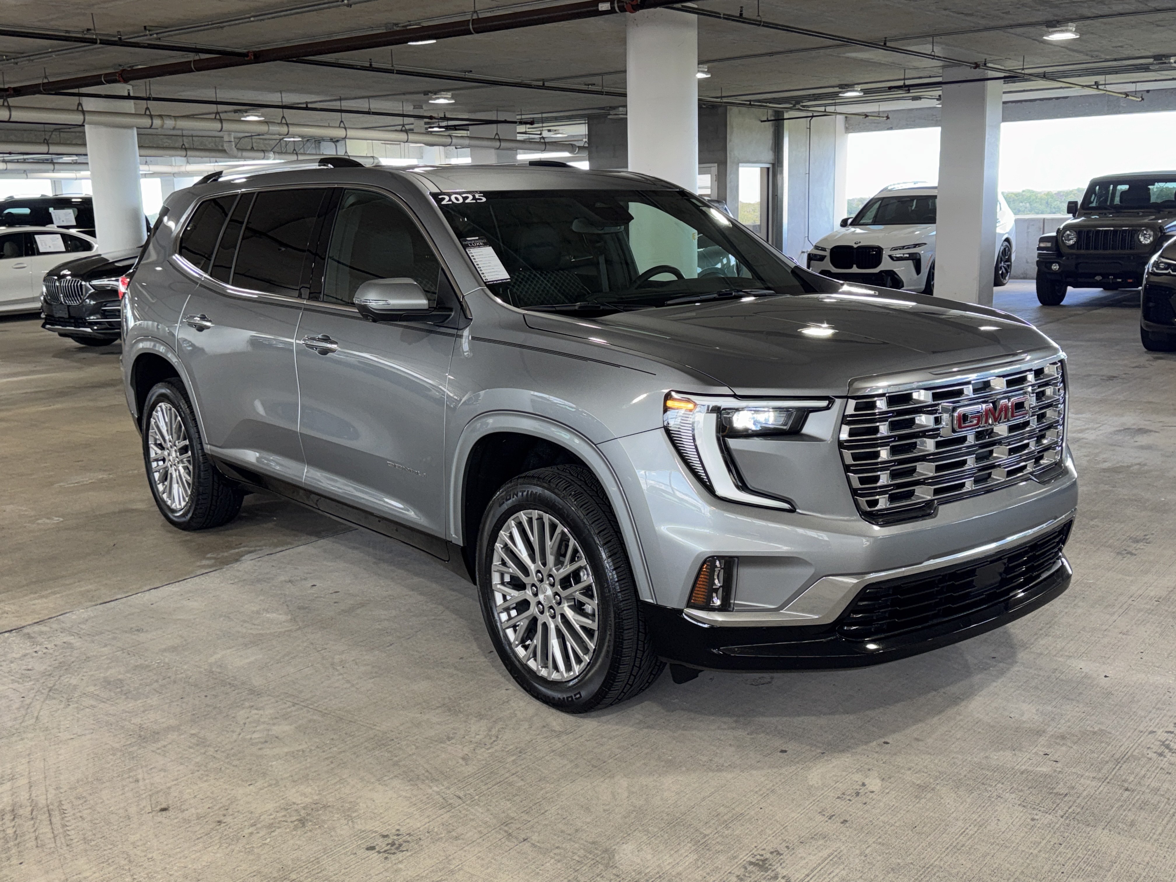 Used 2025 GMC Acadia Denali FWD image 2