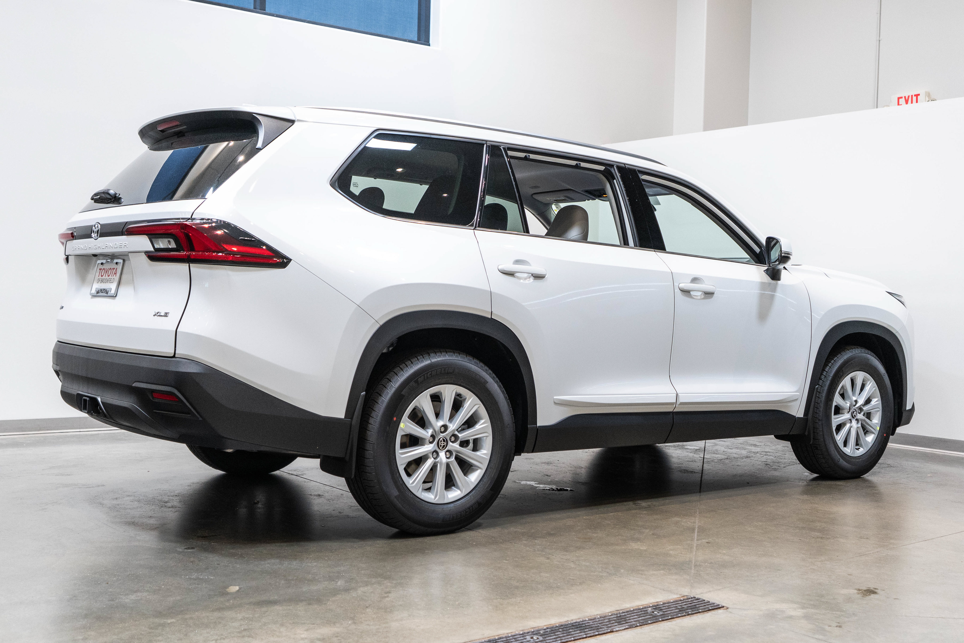 New 2026 Toyota Grand Highlander XLE FWD image 9