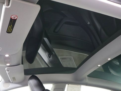 Used 2021 Tesla Model 3 Performance image 21