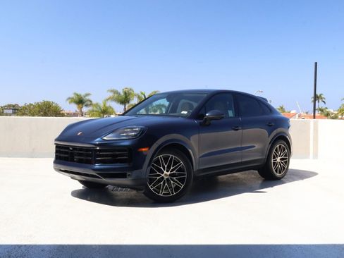 Certified 2024 Porsche Cayenne Coupe AWD/4WD image 1
